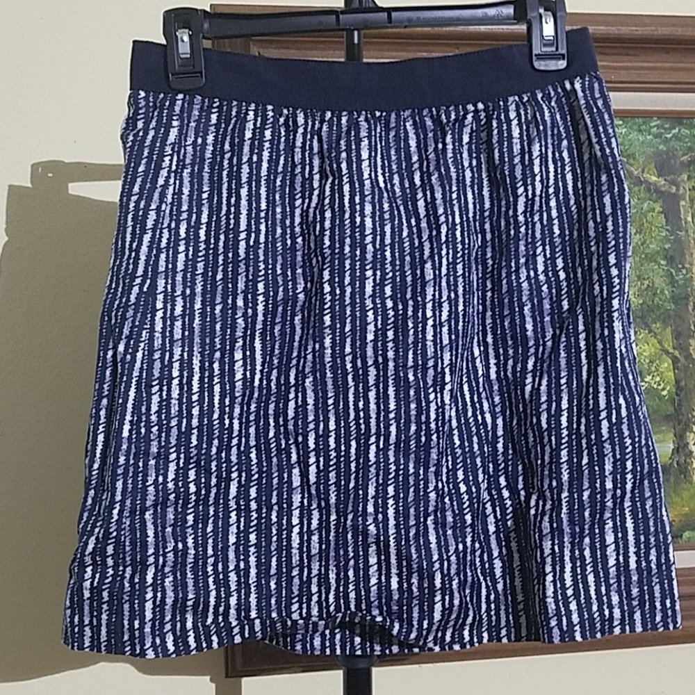 LOFT blue and white skirt C32
